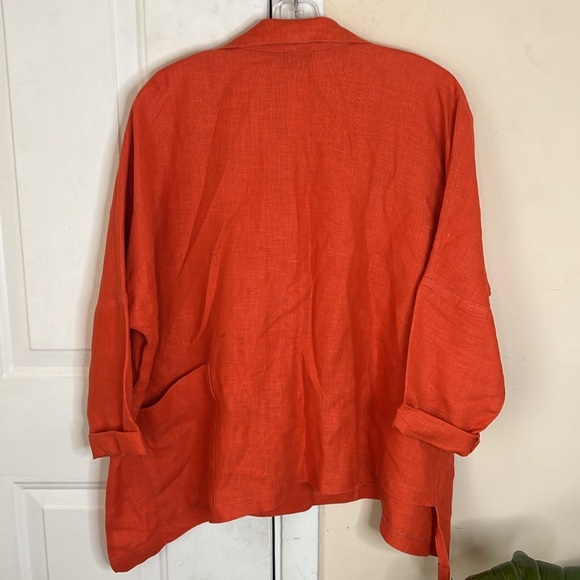 ITEMZ Chris Baumgartner Linen Button Down Asymmetrical Hem Shirt - Picture 6 of 11